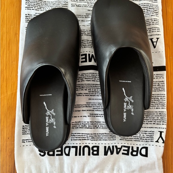 Yume Yume Black Leatherette Truck
Mules Woman - Picture 2 of 6